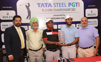 Left to Right: Uttam Singh Mundy (CEO, PGTI), Col. H S Chahal (President, Chandigarh Golf Club), Om Prakash Chouhan (2023 TATA Steel PGTI Rankings Leader), Yuvraj Singh Sandhu (Defending Champion) and K S Sibia (Captain, Chandigarh Golf Club) seen posing with the trophy at the press conference in Chandigarh on Monday