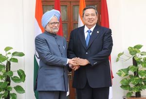 The Prime Minister, Dr. Manmohan Singh meeting the President of the Republic of Indonesia, Dr. H. Susilo Bambang Yudhoyono, in New Delhi on January 25, 2011. 