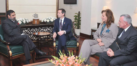 Ontario Premier Dalton McGuinty,Minister of Economic Development and Trade Sandra Pupatello and Canadian High Commissioner Joseph Caron with India's Commerce and Industry Minister Anand Sharma in New Delhi on December 7, 2009