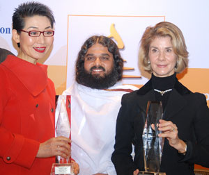 (Left to Right) Ms. Kim, winner of Ethics in Business Award; Swami Pragyapad, International Faculty the Art of Living; Ms. Brigitte Mohan, winner of Outstanding Individual Award 