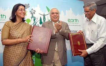 Union Minister for Science and Technology Kapil Sibal at the launch of Earth Sciences Forum. He is flanked by Naina Lal Kidwai, Country Head, HSBC India and Anuj Sinha, Head, Science Communication, Department of Science and Technology.