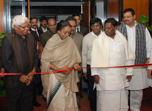 Lok Sabha Speaker Meira Kumar inaugurating a Blood Donation camp in Parliament House Annexe on November 26, 2009 to mark the first anniversary of Mumbai terrorist attack.