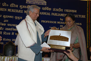 Prof Muhammad Yunus delivering the Lecture in Central Hall of Parliament House on 9 December 2009.