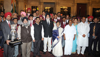 President Pratibha Devisingh Patil, Union Minister of Youth Affairs and Sports M.S. Gill, Defence Minister A. K. Antony, Chief Minister of Madhya Pradesh Shivraj Singh Chauhan and Minister of State for Youth Affairs and Sports Pratik Prakashbapu Patil alongwith the sport and adventure awardees at a glittering function at Rashtrapati Bhawan in New Delhi on August 29, 2010